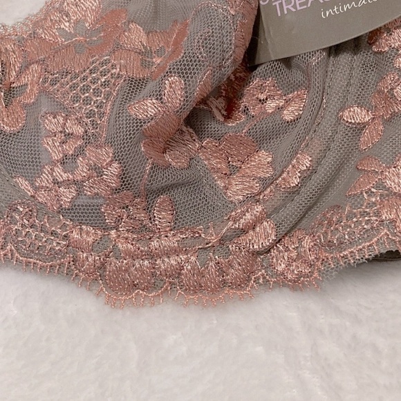 Lace Embroidered Unlined Bra - Picture 5 of 11